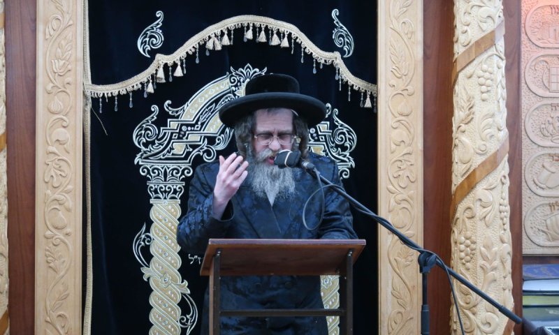 בקרעטשניף סיגעט ספדו לחבר הבד"ץ ששימש גם כרב הקהילה