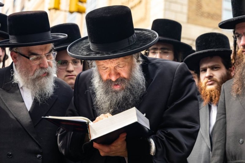 אברומי בלום, אחים לאנטשעווסקי, אייזיק י.