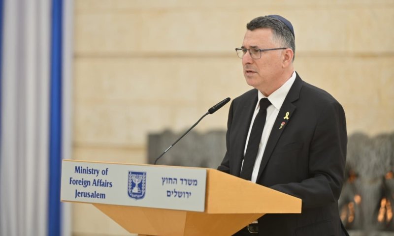 גדעון סער תוקף את קאיה קאלאס על הקריאה להפסקת אש בלבנון