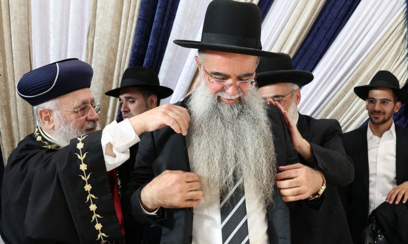 הולבש בפראק והמבורג: הכתרת הגאון רבי אשר זיגדון לרב העיר חריש