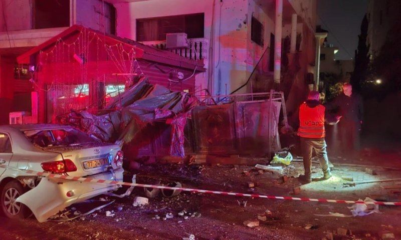 גבר ואישה נהרגו מפגיעת טיל ברמת גן, מספר נפילות במרכז - כולל בבני ברק