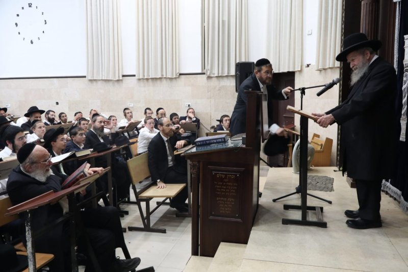 באדיבות המצלם