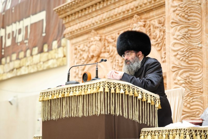 משה גולדשטיין, א. איזנבאך וארי קופרשטוק.