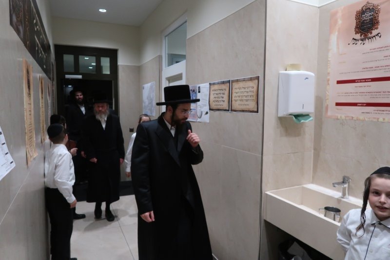 באדיבות המצלם