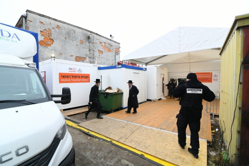 ארי קופרשטוק - פולין