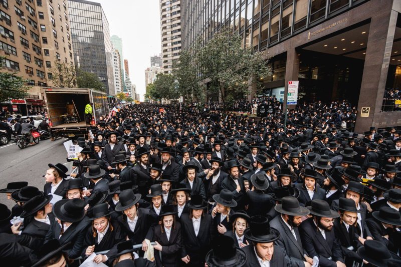 האחים לאנטשעווסקי, אברומי בלום, ד. ה. כרם, אייזיק. י, Clear shot