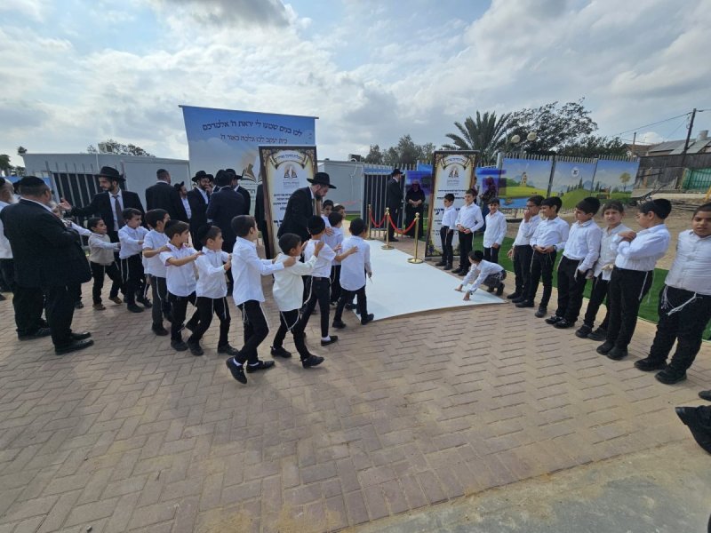 באדיבות המצלם