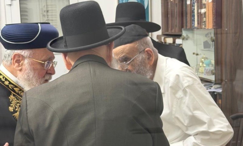 חמישה מחברי המועצת הגיעו לבית הגר"מ צדקה בניסיון למנוע חתימה נגד המפלגה