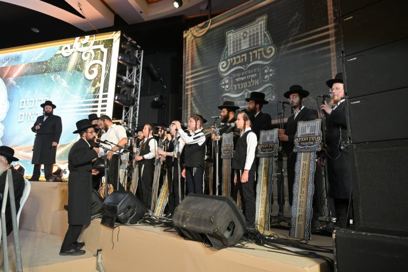 באדיבות המצלם