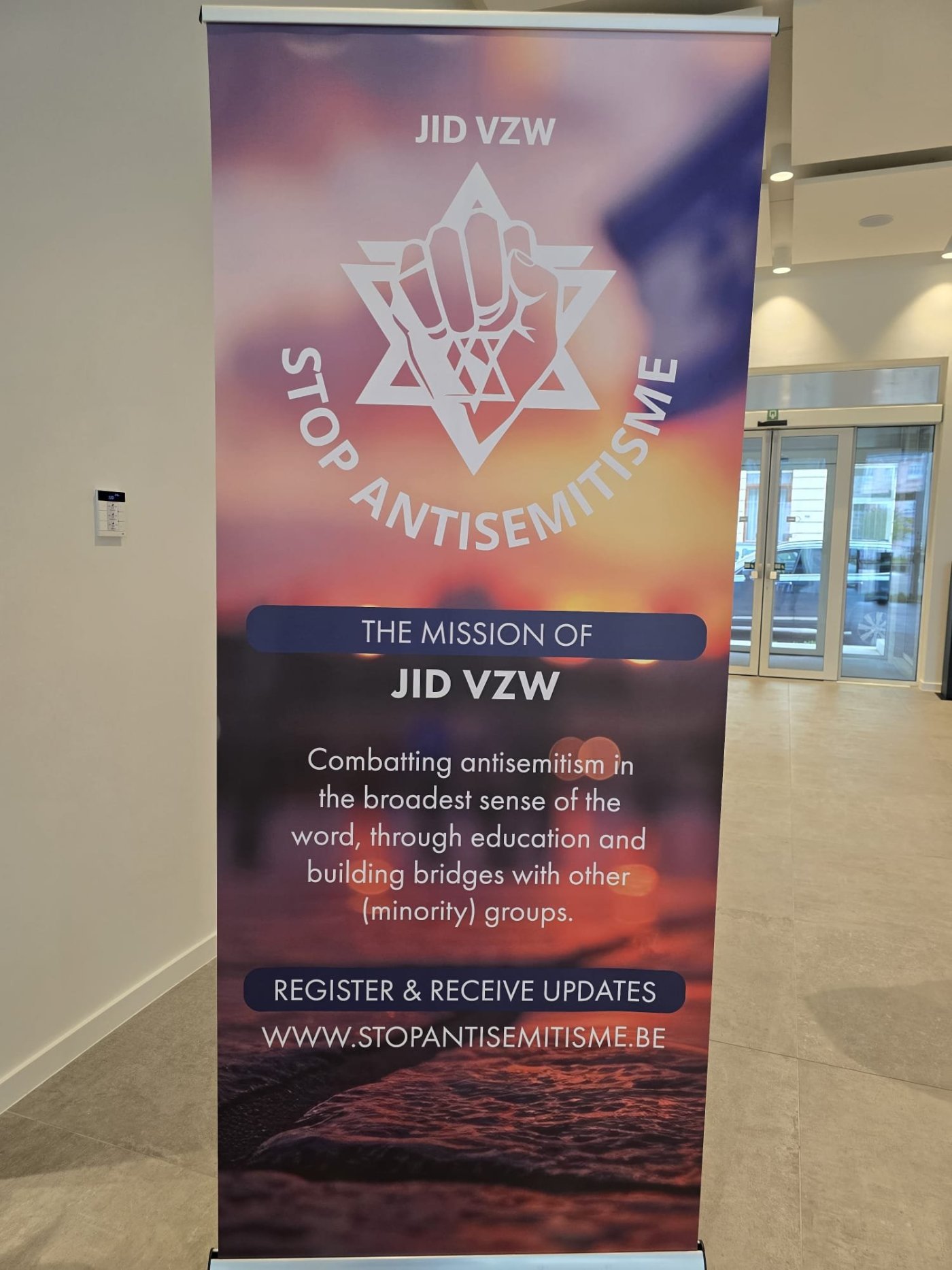 באדיבות המצלם