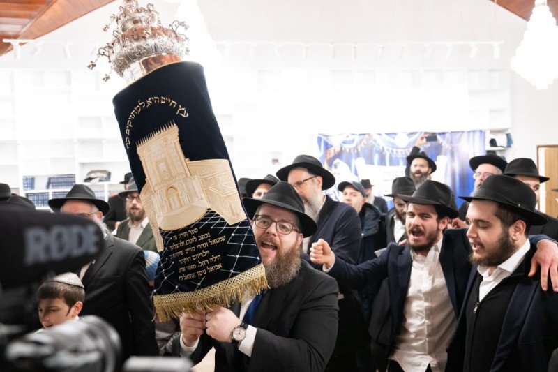 באדיבות המצלם