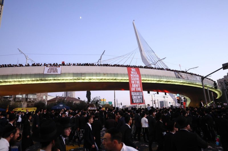 דניאל נפוסי ודוד מנדלסון