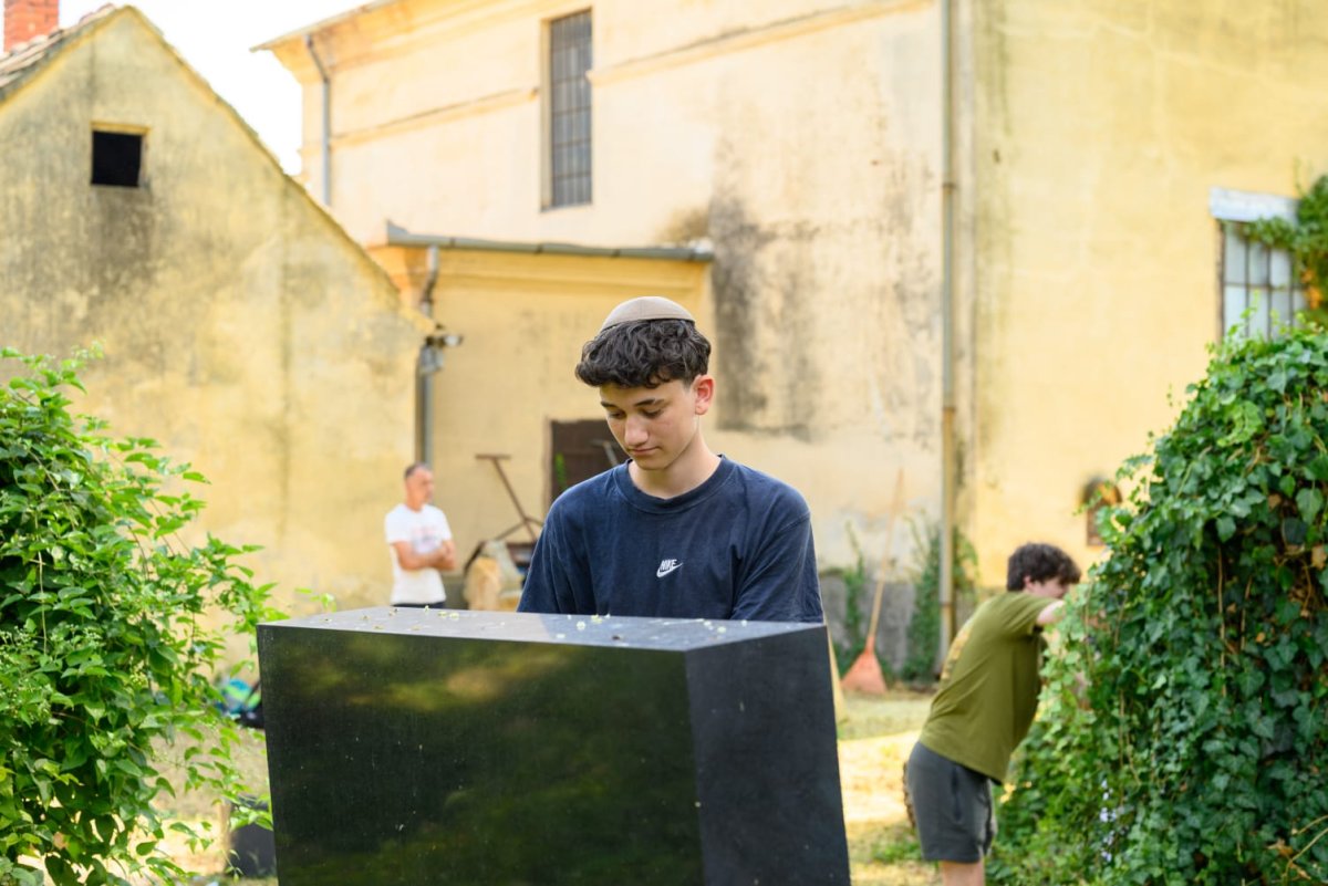 באדיבות המצלם