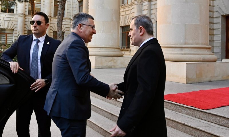 גדעון סער באזרבייג'ן: "מתרחש באיראן טבח במימדים בלתי נתפסים"