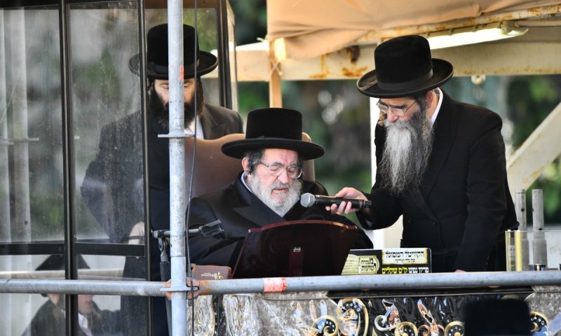 תיעוד ענק: האדמו"ר מויז'ניץ בהילולת אביו ה'ישועות משה' מויז'ניץ