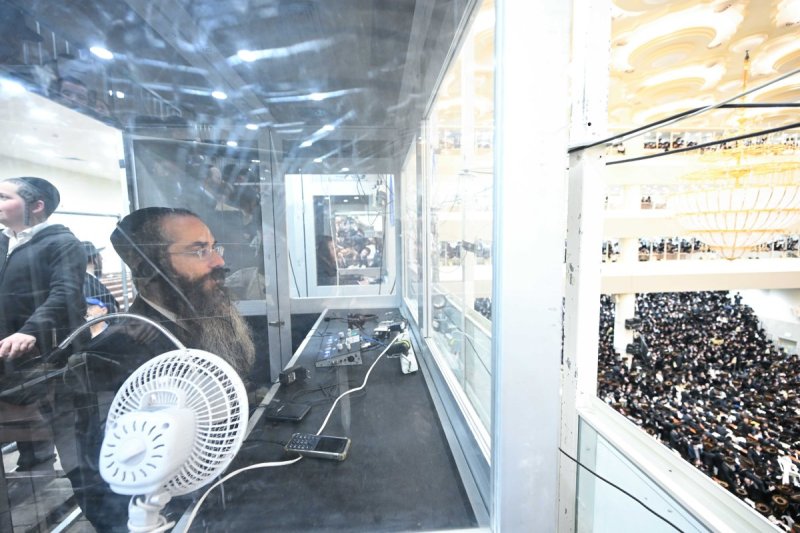 משה גולדשטיין, א. איזנבאך וארי קופרשטוק.