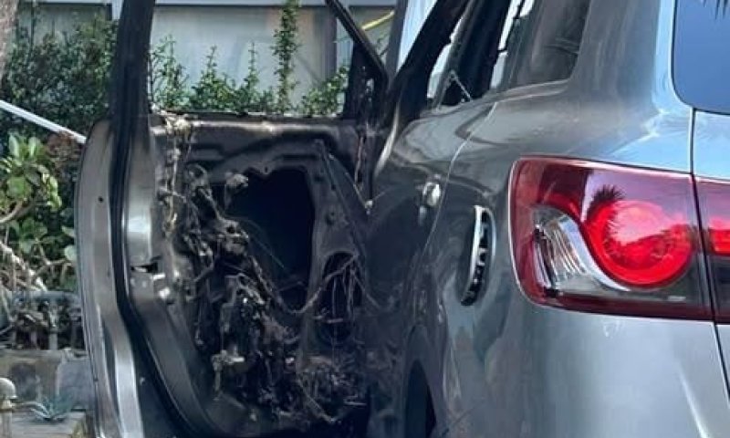 החנוכייה הפכה למטרה: בקבוק תבערה הושלך לעבר רכב של רב בלב מלבורן