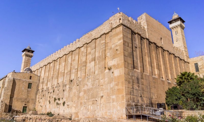 דרמה במערת המכפלה: לראשונה יוצא לדרך פרויקט בנייה נרחב