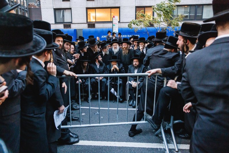 האחים לאנטשעווסקי, אברומי בלום, ד. ה. כרם, אייזיק. י, Clear shot