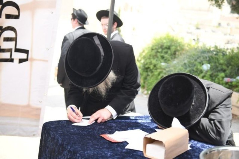 אנשיל בעק וא.מ.ש