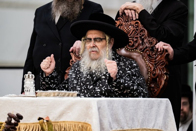 בחצרות סאטמר