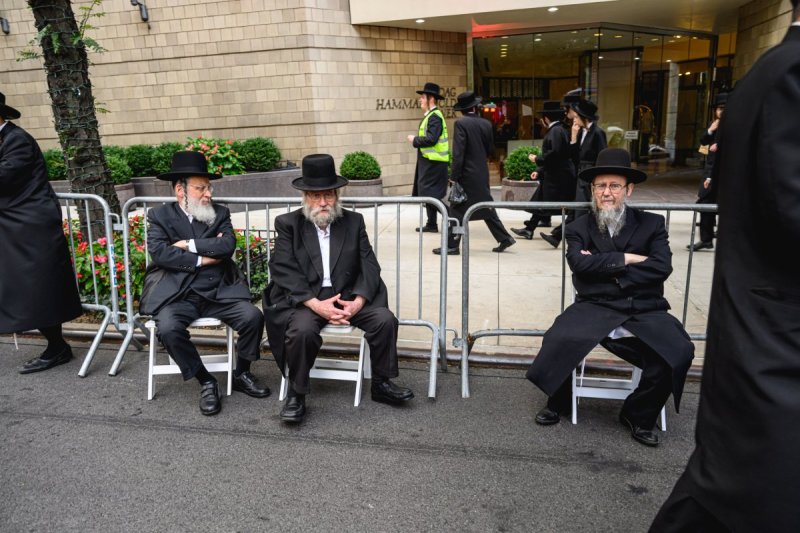 האחים לאנטשעווסקי, אברומי בלום, ד. ה. כרם, אייזיק. י, Clear shot