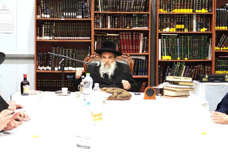 באדיבות המצלם