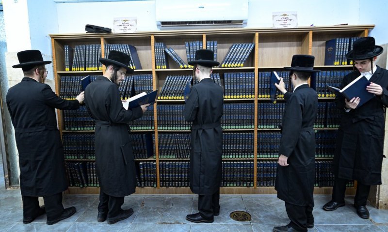 בעוד עולם הישיבות  בנופש: בחורי צאנז עקפו את כולם ופתחו את 'זמן אלול'