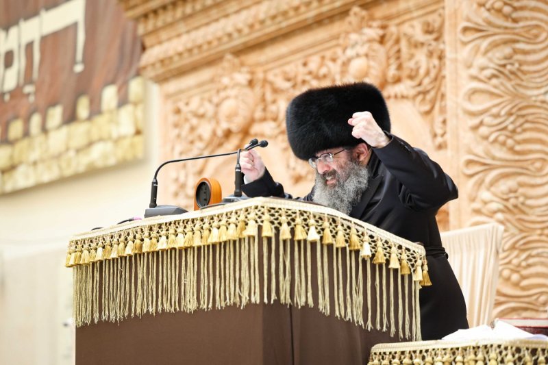 משה גולדשטיין, א. איזנבאך וארי קופרשטוק.