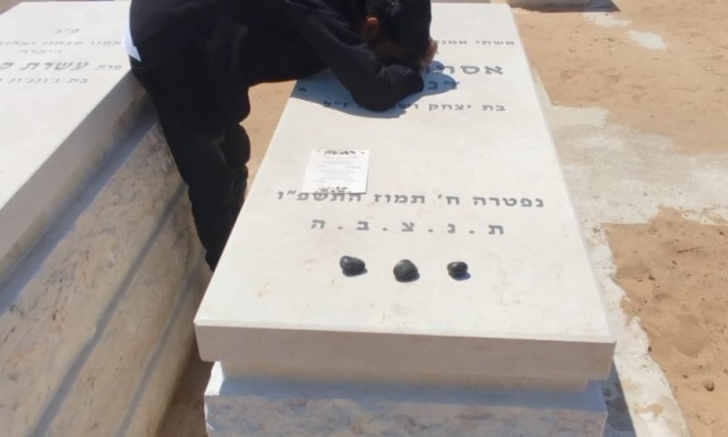 אחרי הוצאות ניתוחי מרת נעמי דניאל ע"ה, הרב מרדכי לא יכול להשיא את הבן "אין לי כלום ביד"
