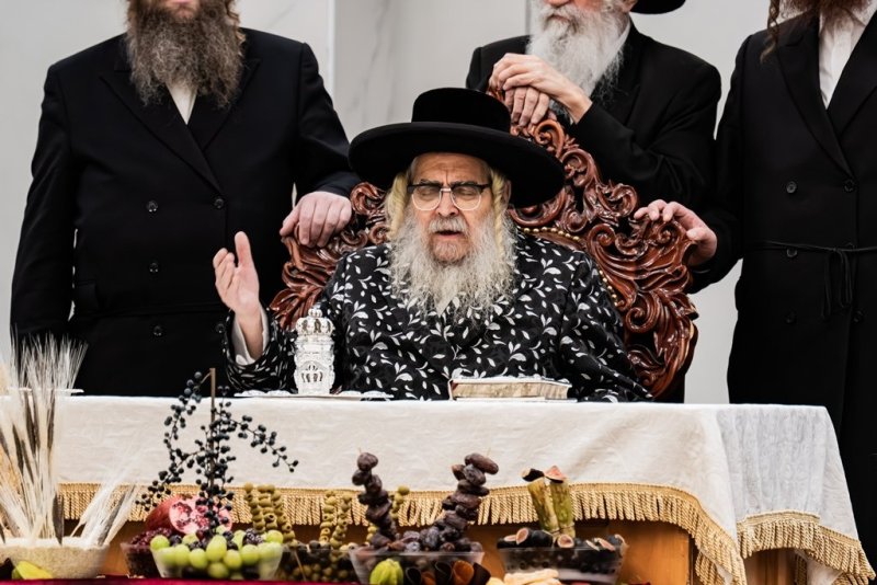 בחצרות סאטמר