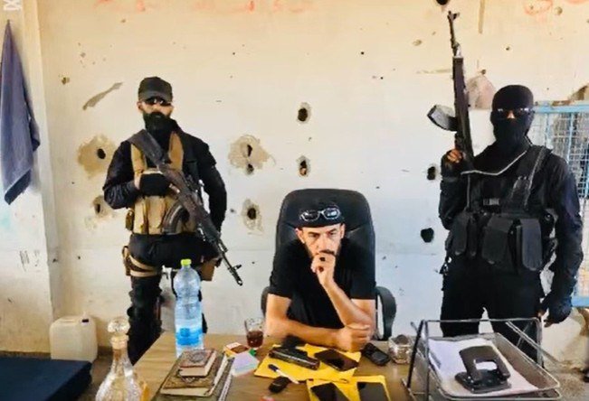 באדיבות המצלם