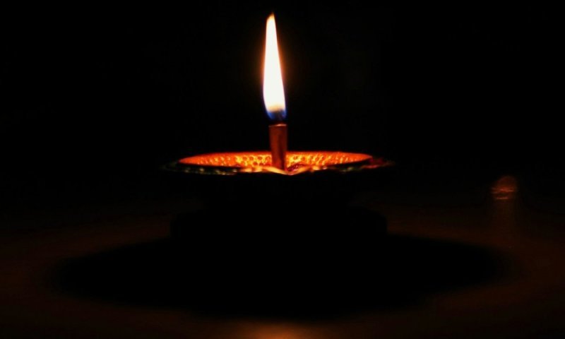 ביום שני היא עוד יצאה לקנות נדוניה עם בתה, ובערב החג היא הסתלקה לבית עולמה