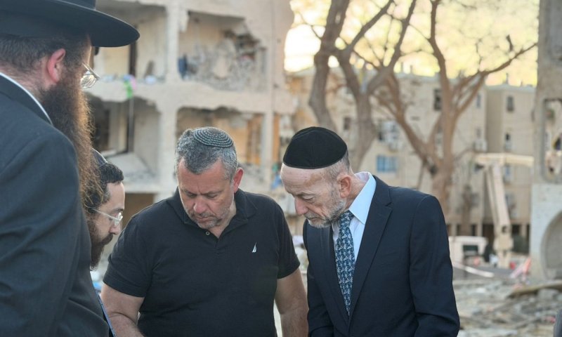 יו"ר סיעת יהדות התורה ח"כ אורי מקלב הגיע לזירת האסון בערד