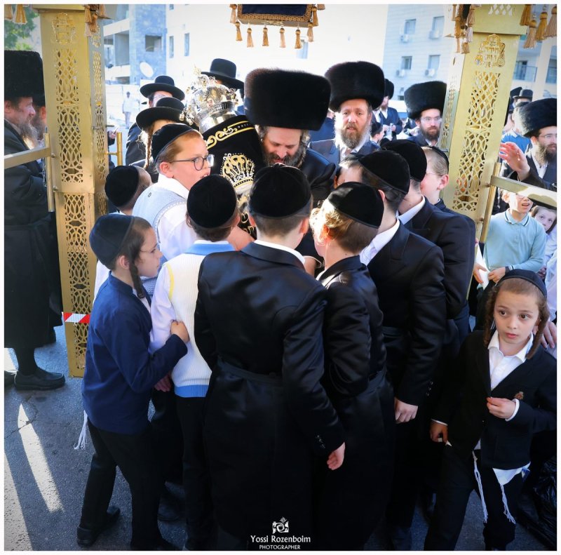 באדיבות המצלם