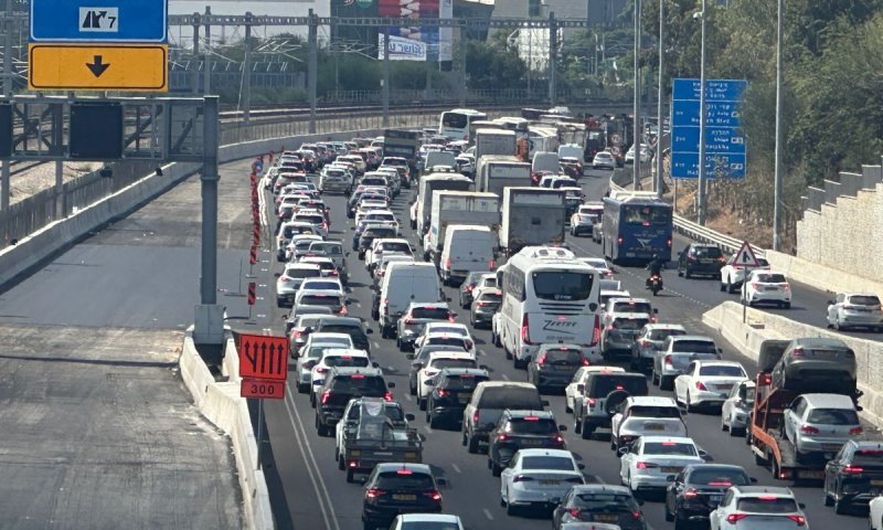 מפגינים למען ועדת חקירה ל-7/10 חסמו את איילון - 8 נעצרו