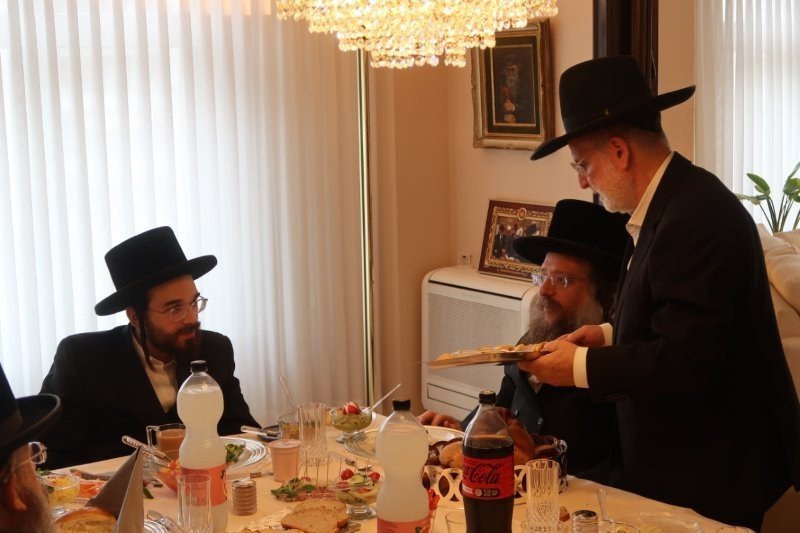 באדיבות המצלם