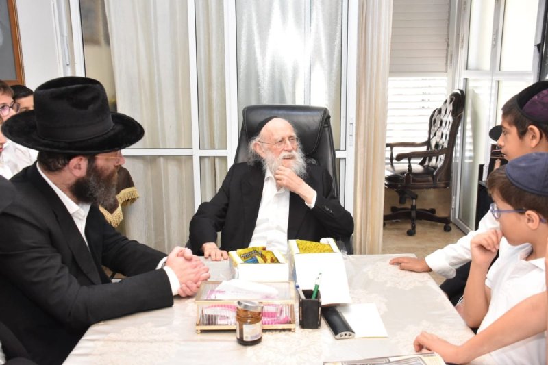באדיבות המצלם