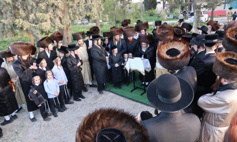 מול מקום המקודש ושיחת חג: פסח בקרעטשניף סיגעט