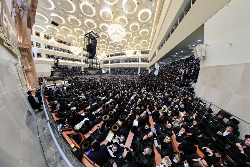 משה גולדשטיין, א. איזנבאך וארי קופרשטוק.