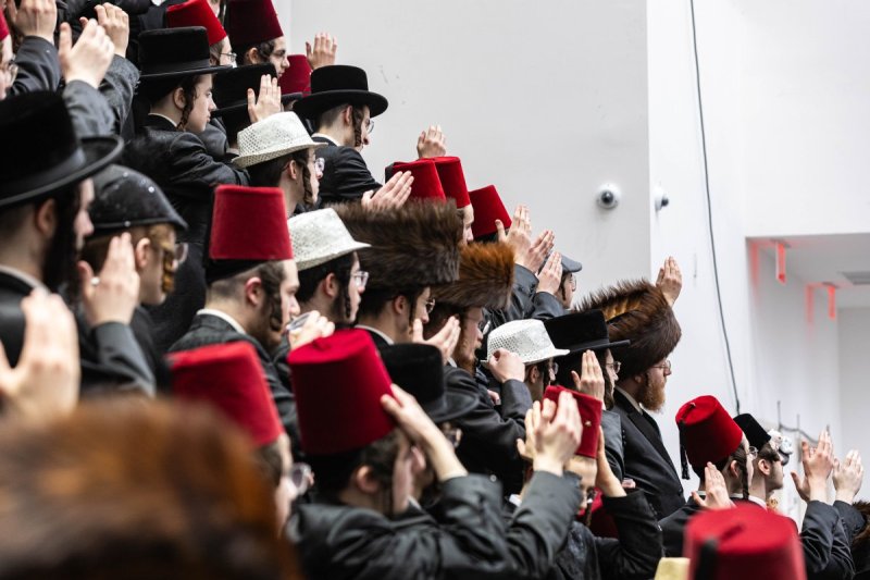 האחים לאנטשעווסקי, אברומי בלום, ואייזיק י.