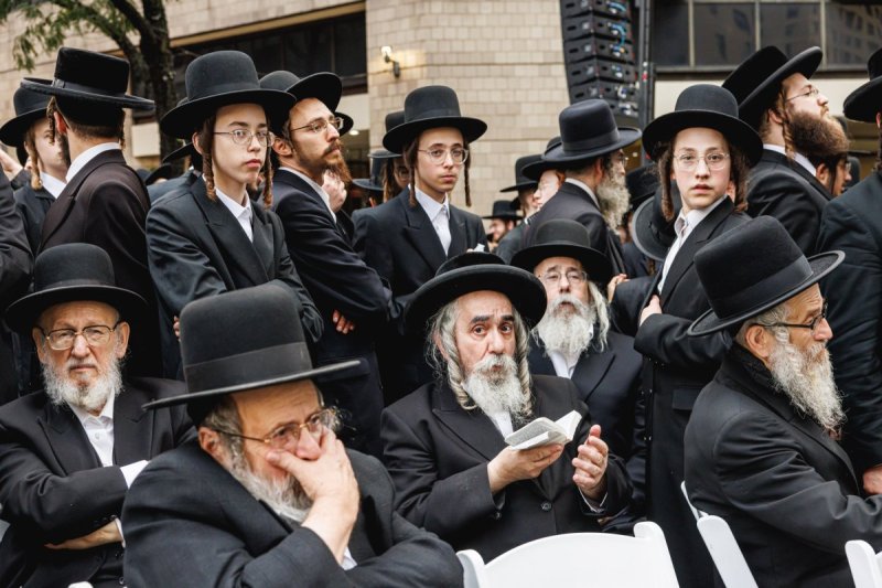 האחים לאנטשעווסקי, אברומי בלום, ד. ה. כרם, אייזיק. י, Clear shot