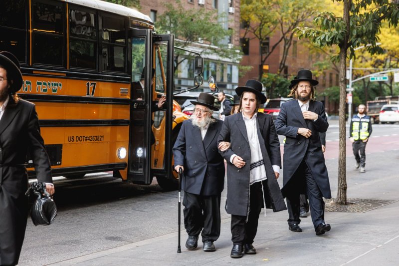 האחים לאנטשעווסקי, אברומי בלום, ד. ה. כרם, אייזיק. י, Clear shot