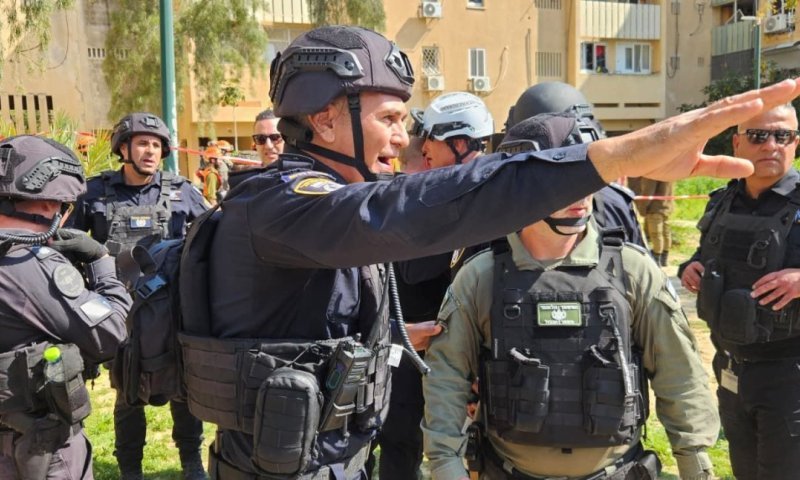 פגיעה ישירה בבאר שבע: 17 בני אדם נפגעו, הרס כבד בזירה