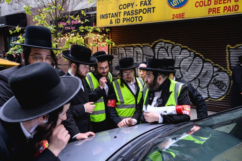 האחים לאנטשעווסקי, אברומי בלום, ד. ה. כרם, אייזיק. י, Clear shot