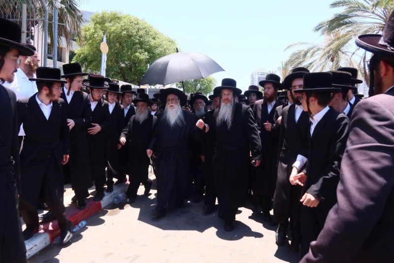 באדיבות המצלם