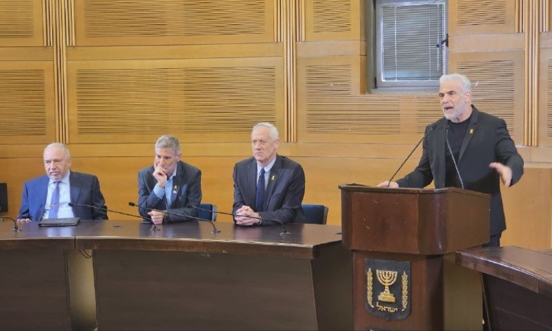 עימות חזיתי באופוזיציה: "אתה המתנה הגדולה ביותר לנתניהו"