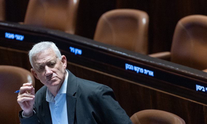 גנץ השתולל ותקף את איזנקוט: "הוא ילך עם הערבים"