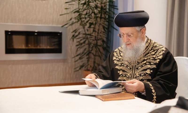 הראשון לציון בכאב על מעצרי הבחורים: "עוצרים אותם ומבזים, כבוד התורה מושפל וזה כואב מאוד"