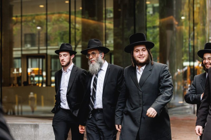 האחים לאנטשעווסקי, אברומי בלום, ד. ה. כרם, אייזיק. י, Clear shot